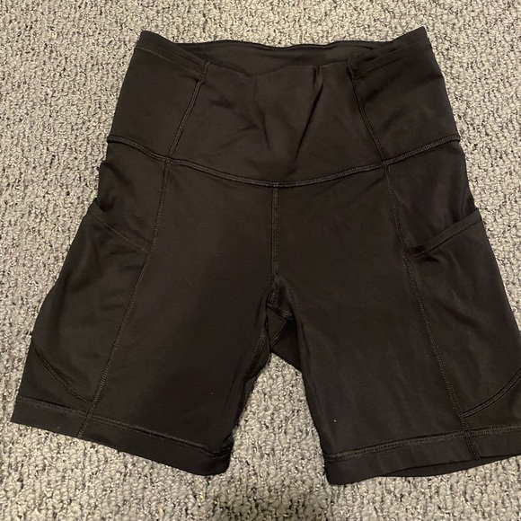 Lululemon 6in biker shorts with pockets - Picture 1 of 3